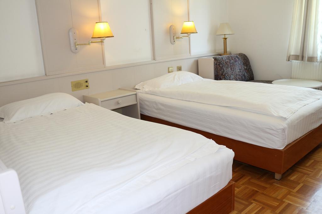 Hotel Wasserpalast - Breakfast For Free!!! Graz Oda fotoğraf