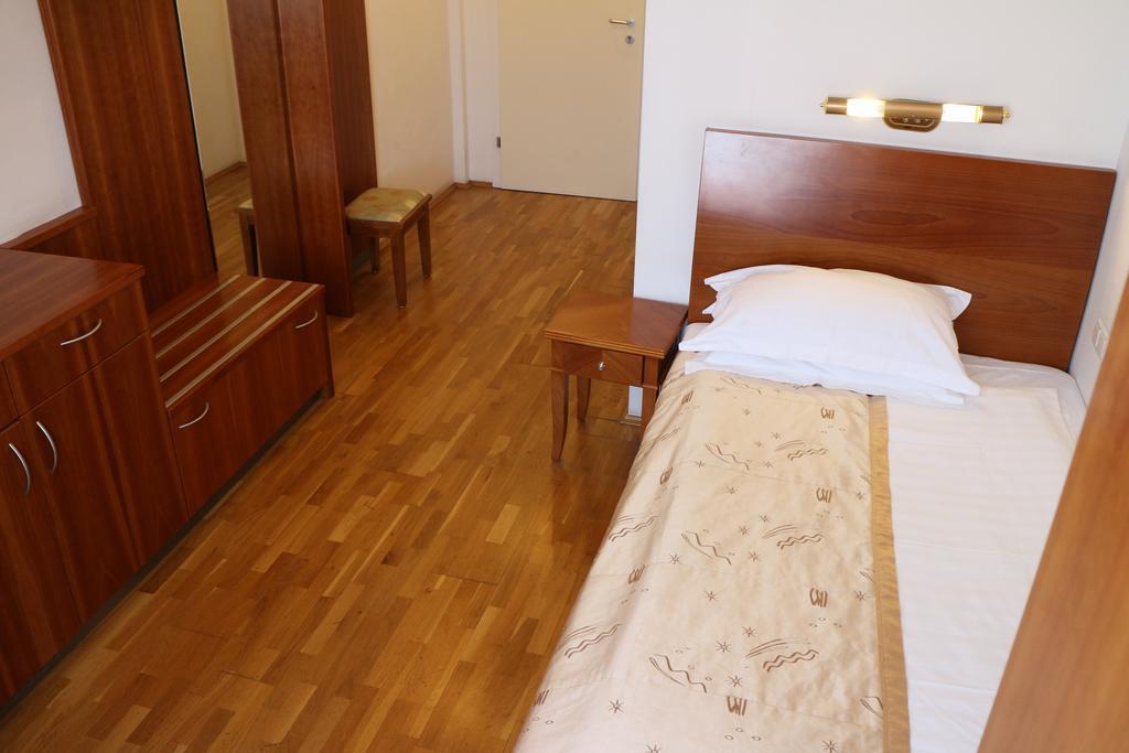 Hotel Wasserpalast - Breakfast For Free!!! Graz Oda fotoğraf